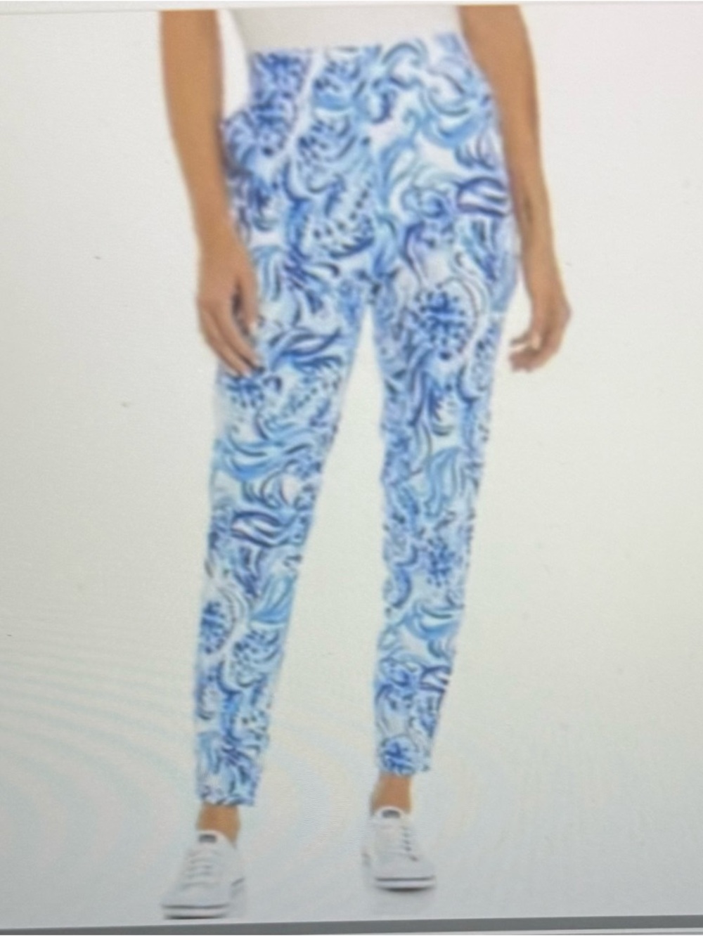 Lilly pulitzer, i’m resort White don’t be jelly jogger’s size small